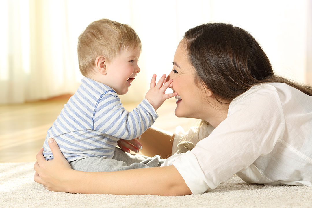 Nanny mit Säugling.